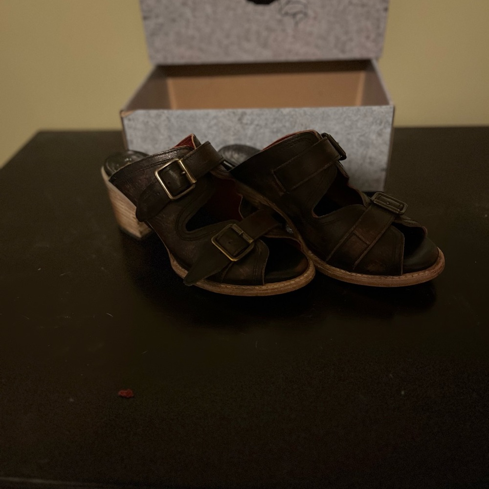 Women’s sandals